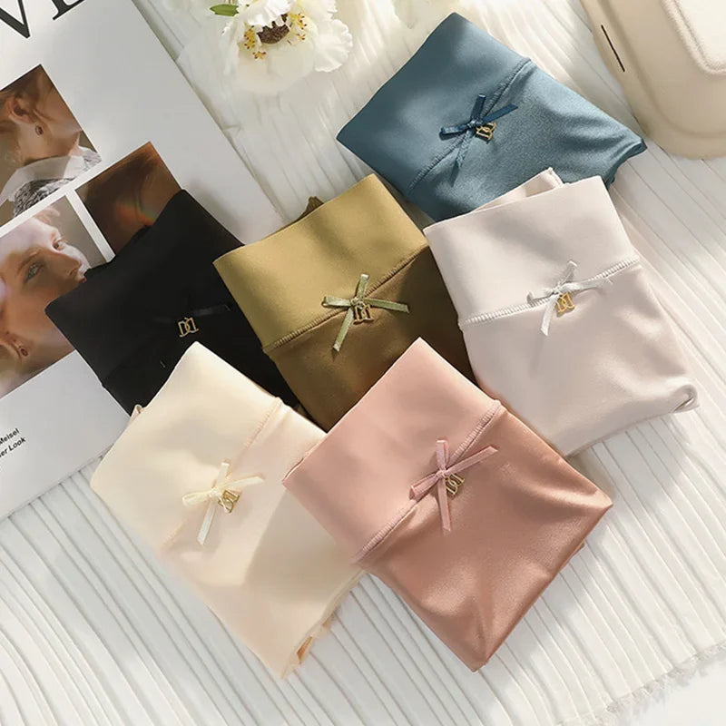 Dikişsiz Saten Pamuklu İç Çamaşırı