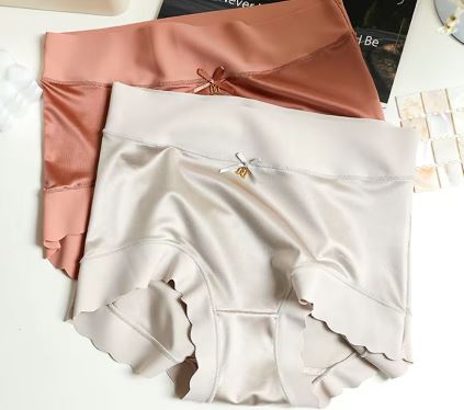 Dikişsiz Saten Pamuklu İç Çamaşırı