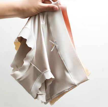 Dikişsiz Saten Pamuklu İç Çamaşırı