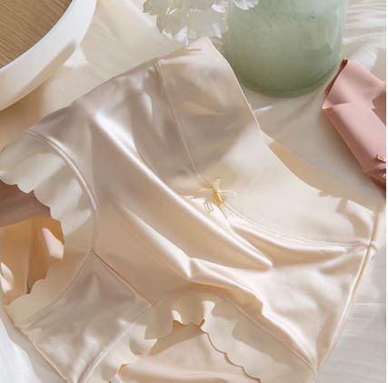 Dikişsiz Saten Pamuklu İç Çamaşırı
