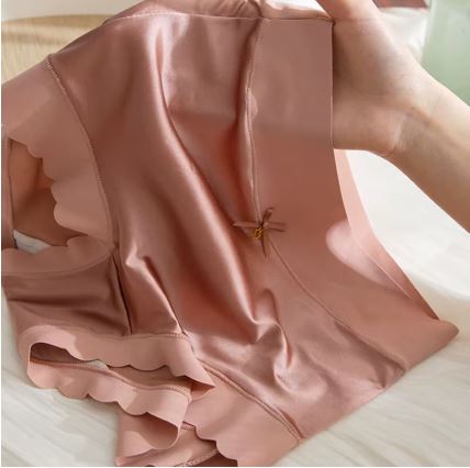 Dikişsiz Saten Pamuklu İç Çamaşırı